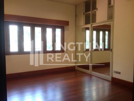 For RENT : House Phromphong / 4 Bedroom / 5 Bathrooms / 351 sqm / 250000 THB [4354721]