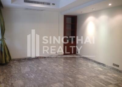 For RENT : House Phromphong / 4 Bedroom / 5 Bathrooms / 351 sqm / 250000 THB [4354721]