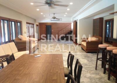 For RENT : House Phromphong / 4 Bedroom / 5 Bathrooms / 351 sqm / 250000 THB [4354721]