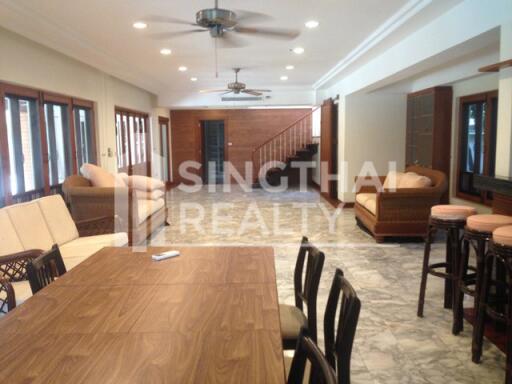 For RENT : House Phromphong / 4 Bedroom / 5 Bathrooms / 351 sqm / 250000 THB [4354721]