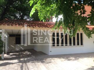 For RENT : House Phromphong / 4 Bedroom / 5 Bathrooms / 351 sqm / 250000 THB [4354721]