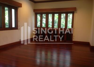 For RENT : House Phromphong / 4 Bedroom / 5 Bathrooms / 351 sqm / 250000 THB [4354721]