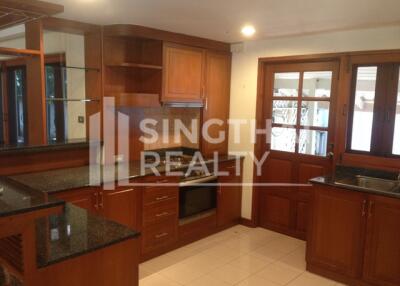 For RENT : House Phromphong / 4 Bedroom / 5 Bathrooms / 351 sqm / 250000 THB [4354721]