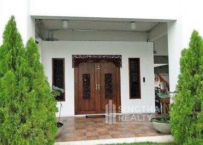 For RENT : House Ekkamai / 4 Bedroom / 4 Bathrooms / 601 sqm / 250000 THB [5431724]