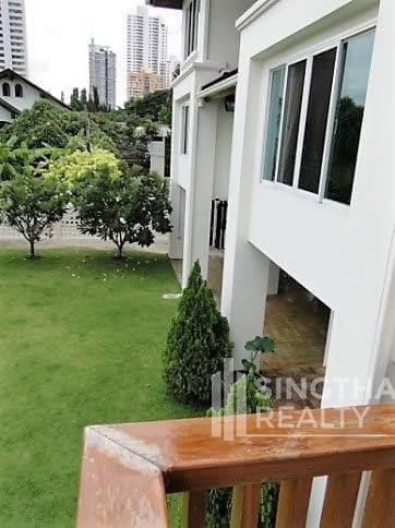 For RENT : House Ekkamai / 4 Bedroom / 4 Bathrooms / 601 sqm / 250000 THB [5431724]