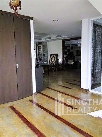 For RENT : House Ekkamai / 4 Bedroom / 4 Bathrooms / 601 sqm / 250000 THB [5431724]