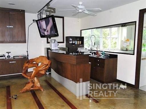 For RENT : House Ekkamai / 4 Bedroom / 4 Bathrooms / 601 sqm / 250000 THB [5431724]