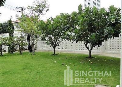 For RENT : House Ekkamai / 4 Bedroom / 4 Bathrooms / 601 sqm / 250000 THB [5431724]