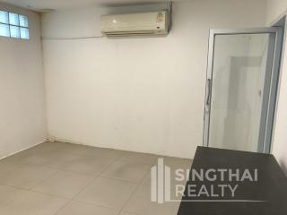 For RENT : House Silom / 1 Bedroom / 1 Bathrooms / 501 sqm / 250000 THB [5648327]