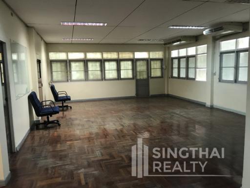 For RENT : House Silom / 1 Bedroom / 1 Bathrooms / 501 sqm / 250000 THB [5648327]