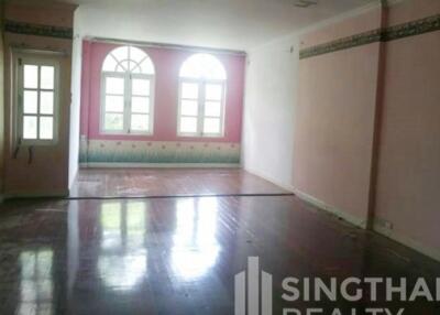 For RENT : House Phromphong / 3 Bedroom / 3 Bathrooms / 301 sqm / 250000 THB [5834324]