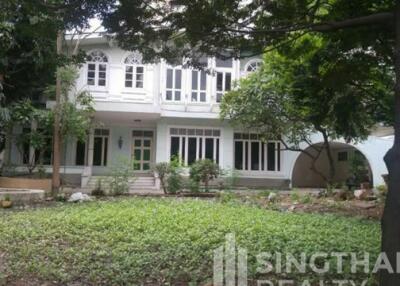 For RENT : House Phromphong / 3 Bedroom / 3 Bathrooms / 301 sqm / 250000 THB [5834324]