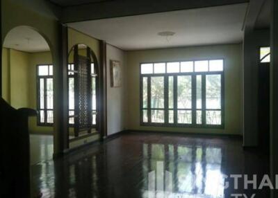 For RENT : House Phromphong / 3 Bedroom / 3 Bathrooms / 301 sqm / 250000 THB [5834324]