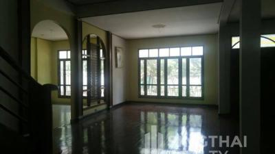 For RENT : House Phromphong / 3 Bedroom / 3 Bathrooms / 301 sqm / 250000 THB [5834324]