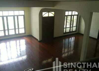 For RENT : House Phromphong / 3 Bedroom / 3 Bathrooms / 301 sqm / 250000 THB [5834324]