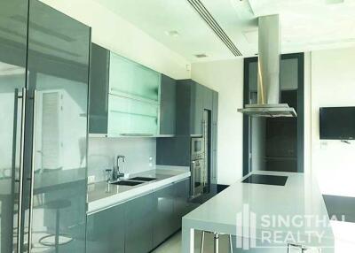 For RENT : Le Raffine Jambu Dvipa Sukhumvit 39 / 3 Bedroom / 4 Bathrooms / 397 sqm / 250000 THB [6520679]