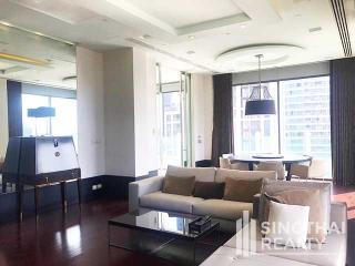 For RENT : Le Raffine Jambu Dvipa Sukhumvit 39 / 3 Bedroom / 4 Bathrooms / 397 sqm / 250000 THB [6520679]