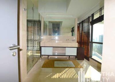 For RENT : Le Raffine Jambu Dvipa Sukhumvit 39 / 3 Bedroom / 3 Bathrooms / 366 sqm / 250000 THB [6573697]