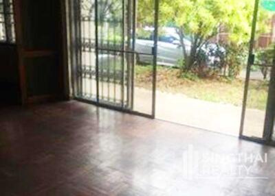 For RENT : House Thonglor / 2 Bedroom / 2 Bathrooms / 301 sqm / 250000 THB [6565601]