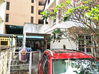 For RENT : House Ekkamai / 3 Bedroom / 3 Bathrooms / 251 sqm / 250000 THB [6618959]