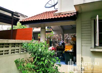 For RENT : House Ekkamai / 3 Bedroom / 3 Bathrooms / 251 sqm / 250000 THB [6618959]