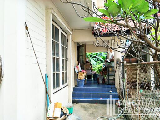 For RENT : House Ekkamai / 3 Bedroom / 3 Bathrooms / 251 sqm / 250000 THB [6618959]