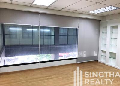 For RENT : Office Ekkamai / 3 Bedroom / 3 Bathrooms / 479 sqm / 250000 THB [7226573]