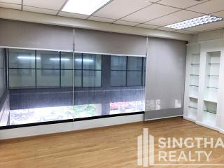 For RENT : Office Ekkamai / 3 Bedroom / 3 Bathrooms / 479 sqm / 250000 THB [7226573]