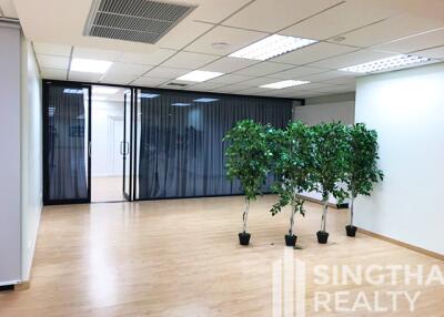 For RENT : Office Ekkamai / 3 Bedroom / 3 Bathrooms / 479 sqm / 250000 THB [7226573]