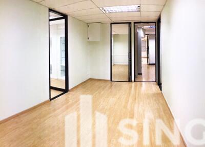 For RENT : Office Ekkamai / 3 Bedroom / 3 Bathrooms / 479 sqm / 250000 THB [7226573]