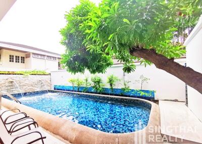 For RENT : House Ekkamai / 4 Bedroom / 5 Bathrooms / 501 sqm / 250000 THB [7510145]