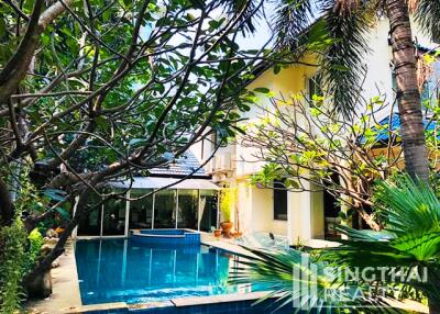 For RENT : House Phromphong / 3 Bedroom / 3 Bathrooms / 451 sqm / 250000 THB [8005284]