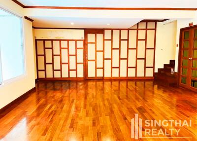 For RENT : House Phromphong / 3 Bedroom / 3 Bathrooms / 451 sqm / 250000 THB [8005284]