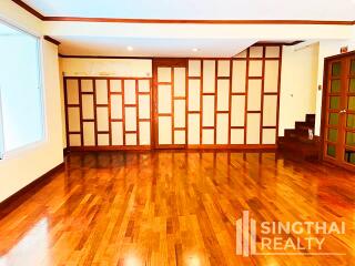 For RENT : House Phromphong / 3 Bedroom / 3 Bathrooms / 451 sqm / 250000 THB [8005284]