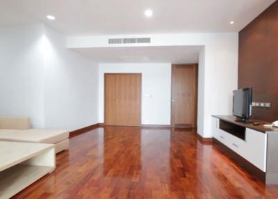 For RENT : The Residence Sukhumvit 24 / 5 Bedroom / 6 Bathrooms / 640 sqm / 250000 THB [9712561]