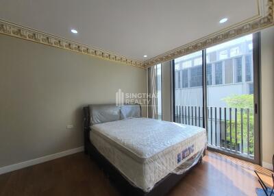 For RENT : Townhouse Phromphong / 4 Bedroom / 4 Bathrooms / 479 sqm / 250000 THB [9918549]