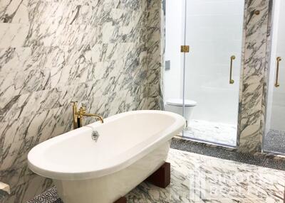For RENT : The Ritz - Carlton Residences at MahaNakhon / 3 Bedroom / 3 Bathrooms / 251 sqm / 265000 THB [7902846]