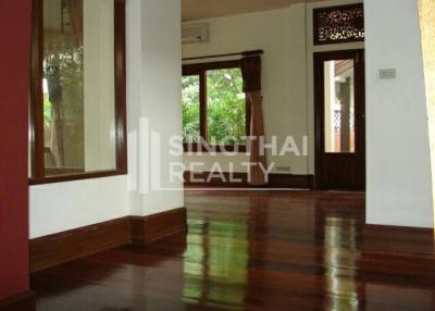 For RENT : House Thonglor / 5 Bedroom / 6 Bathrooms / 661 sqm / 280000 THB [4003061]