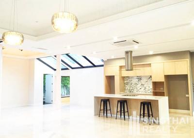 For RENT : House Ekkamai / 5 Bedroom / 5 Bathrooms / 601 sqm / 280000 THB [7347602]