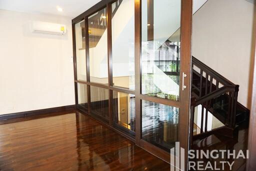 For RENT : House Asoke / 4 Bedroom / 6 Bathrooms / 676 sqm / 280000 THB [8600077]