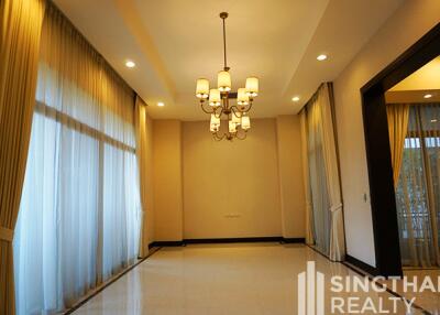 For RENT : House Asoke / 4 Bedroom / 6 Bathrooms / 676 sqm / 280000 THB [8600077]