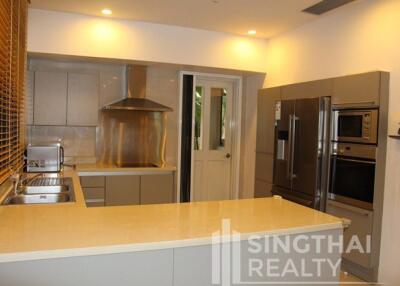 For RENT : House Phrakanong / 4 Bedroom / 5 Bathrooms / 301 sqm / 255000 THB [5134004]