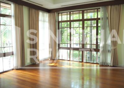 For RENT : House in Compound Phrakanong / 4 Bedroom / 4 Bathrooms / 561 sqm / 290000 THB [4394753]