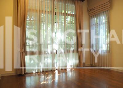 For RENT : House in Compound Phrakanong / 4 Bedroom / 4 Bathrooms / 561 sqm / 290000 THB [4394753]