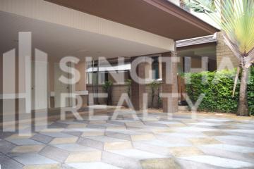 For RENT : House in Compound Phrakanong / 4 Bedroom / 4 Bathrooms / 561 sqm / 290000 THB [4394753]