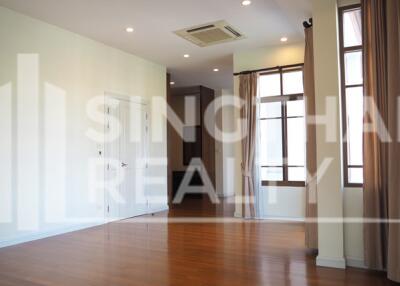 For RENT : House in Compound Phrakanong / 4 Bedroom / 4 Bathrooms / 561 sqm / 290000 THB [4394753]
