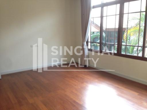 For RENT : House in Compound Phrakanong / 4 Bedroom / 4 Bathrooms / 561 sqm / 290000 THB [4394681]