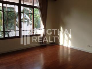 For RENT : House in Compound Phrakanong / 4 Bedroom / 4 Bathrooms / 561 sqm / 290000 THB [4394681]