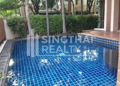 For RENT : House in Compound Phrakanong / 4 Bedroom / 4 Bathrooms / 561 sqm / 290000 THB [4394681]