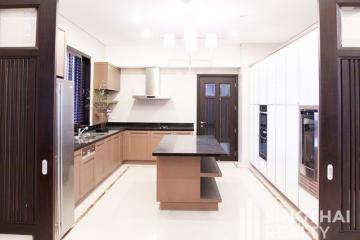 For RENT : House Asoke / 4 Bedroom / 5 Bathrooms / 676 sqm / 300000 THB [7056866]